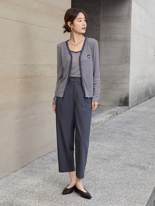 条纹真两件针织开衫女 春秋季薄款 V 领长袖上衣 宽松显瘦防晒外套 商品图1