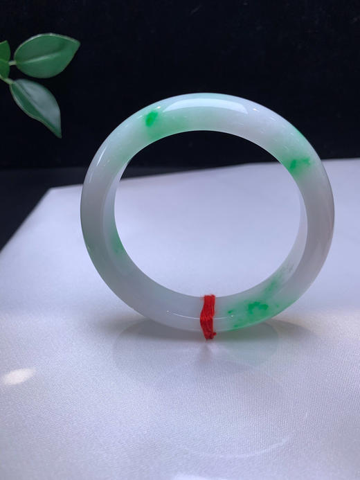 620525，54.5飘阳绿正圈，清新白底，飘阳绿色， 底妆细腻干净 商品图2