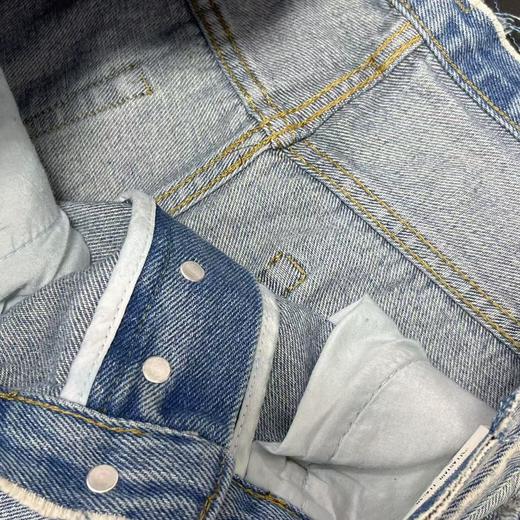 【超值特卖】五粒扣破洞流苏毛边牛仔短裤-喜出 商品图2