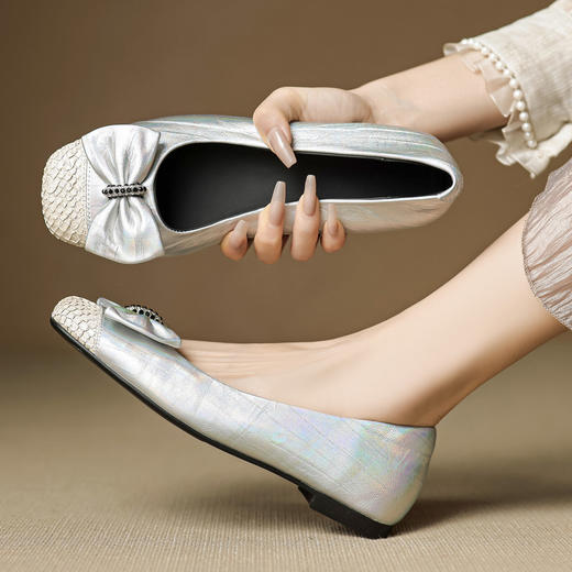 【预售5天】炫彩浅口单鞋方头蝴蝶结，一脚蹬平底瓢鞋小皮鞋XPJ&Q9148 商品图0