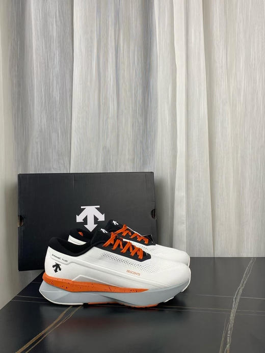 原单正品迪桑特DESCENTE Enerzite 舒适百搭 低帮跑步鞋 男女同款 白橙色 黑色 白色
36-45 商品图2