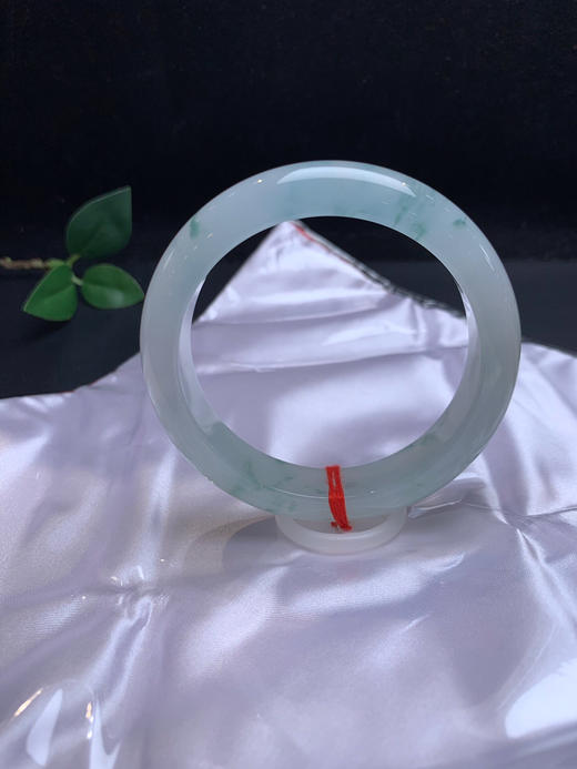 620528，57 冰飘花手镯，冰底。飘清新淡雅的花色，干净清爽 商品图1