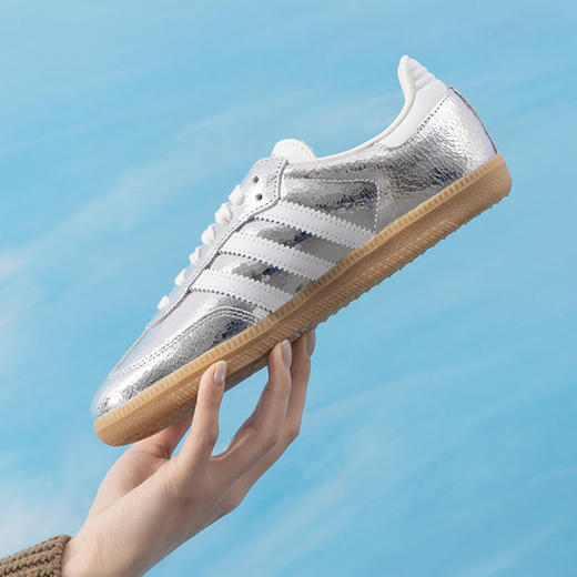 阿迪三叶草 SAMBA OG W女款金属银色休闲鞋 商品图6