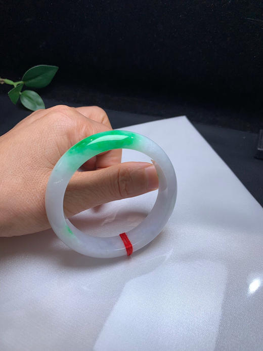 620524，54.5飘阳绿手镯，一截色聚，清新阳绿，干净清爽 商品图5