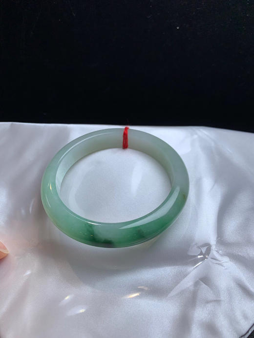 620523，57.5绿底手镯 ，清新细条正圈、 一截带绿底，底妆很细腻，秀气 商品图4