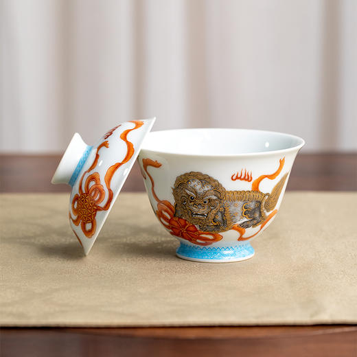 一儒堂珐琅料边墨彩描金双狮盖碗 商品图3