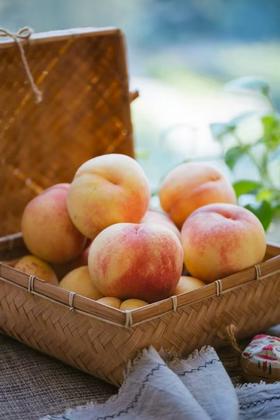  陽山水蜜桃的湖景，好似“流动的蜜浆”