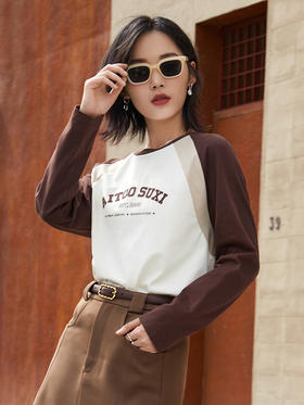 复古腔调拉满！撞色插肩袖字母印花长袖 T 恤 个性又百搭