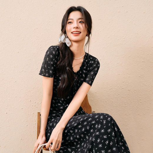 【严选】诗凡黎度假风碎花V领雪纺连衣裙2025秋新款优雅浪漫蕾丝拼接长裙7G7390801 商品图4