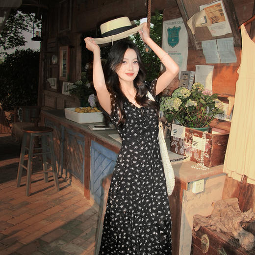 【严选】诗凡黎度假风碎花V领雪纺连衣裙2025秋新款优雅浪漫蕾丝拼接长裙7G7390801 商品图0