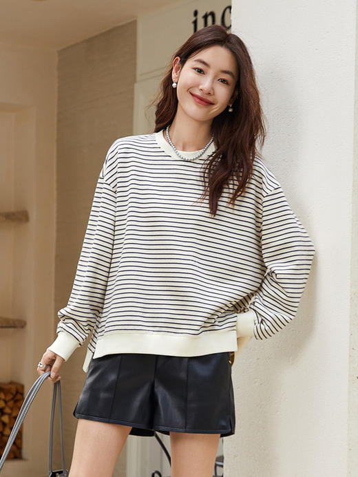 秋冬必备！简约黑白条纹卫衣 宽松版型慵懒随性 商品图0