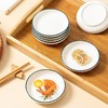 超值秒杀👉9.9💰抢4只【4英寸黑边竖纹陶瓷调味碟】，日式极简风，一秒提升餐桌格调的神器，为家用餐桌增添别样风情 ✅匠心设计， 手工描边黑釉+立体竖纹肌理，光影下质感高级不输千元餐具！ 商品缩略图4