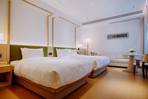 ★周末不加价★ ¥599起/2间夜！新开业【扬州东高铁站君亭酒店】享君享房+早餐，开业伴手礼！另有单晚套餐、亲子家庭房可选~依傍京杭大运河千年水道，交通便利！有效期至2025年12月30日 商品图3