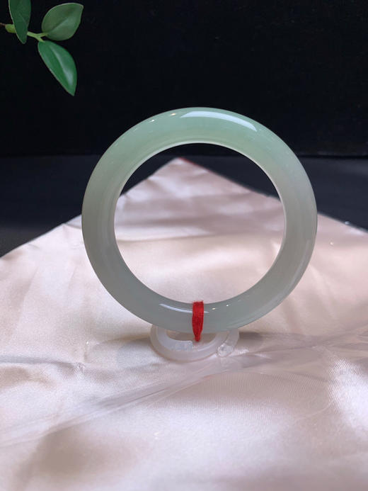 620537，54冰晴底圆条，冰晴底色，一截颜更深些 干净冰润， 很秀气 商品图2