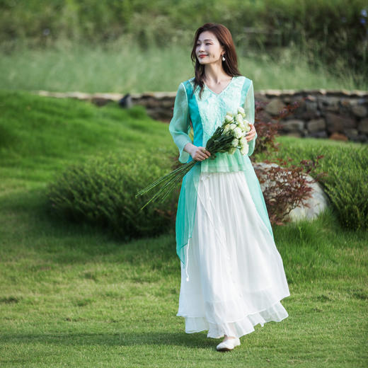 【林栖设计小店】（现货）【林栖推荐】2025夏季新品湖绿色真丝上衣女N1953174 商品图3