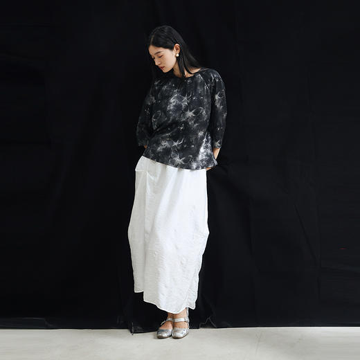 绽放444朵/【黑白灰系列·黑天鹅与白天鹅】莫代尔丝麻花苞半身裙 商品图3