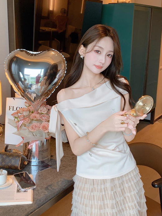 张心子【湘月薄纱】性感斜肩露肩气质显瘦上衣 U2507033 商品图1