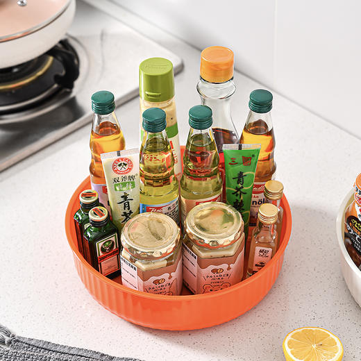 🥰【多功能家居收纳旋转置物盘8341】 🌟 一物多用❗️满足厨房调料、化妆品等的收纳需求~ 🔺严选材质，安全健康 大容量设计，节省空间 🔺360°自由旋转，取放方便 加高护栏，安心置物 商品图3