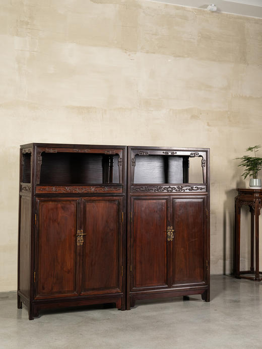 二十世纪	红木螭龙纹圈口万历柜（一对） 商品图1