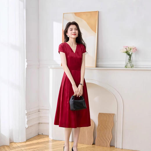 ASE时尚优雅V领连衣裙女2025年夏季新款韩版修身拼接纯色简约真丝裙 商品图1