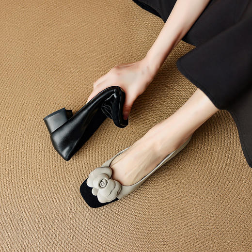 【预售5天】新款四季女鞋羊皮方头拼色花朵通勤一脚蹬中粗跟浅口单鞋NJMK&K1688 商品图4