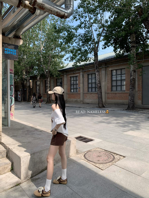 Read Nameless/露肩小狗T+棕色弹力短裤 2025/7/19 商品图7