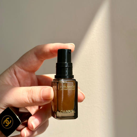 【7.19王炸割肉价】CHANEL 香奈儿奢华精萃夜间修护精华 滋养保湿抗皱 5ml带按压泵 商品图4