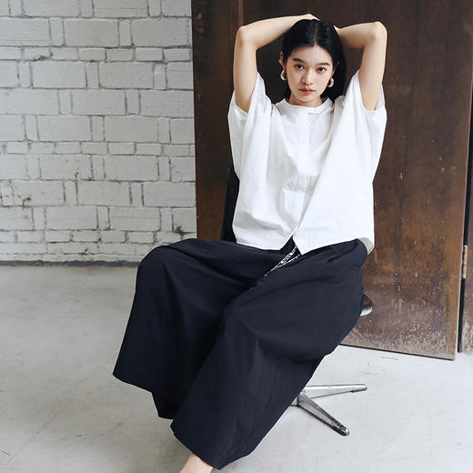 绽放旅行女装436朵/【黑白灰系列·帅女孩】汉麻棉廓形中袖衬衫女 商品图2