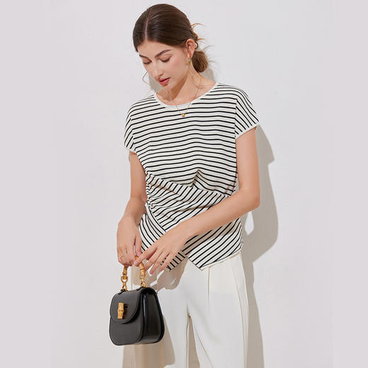 「自」全新升级【铂金会员109/天猫149/差价40】(91430)洛诗琳夏季新款设计感交叉收腰气质通勤条纹T恤上衣女 商品图1