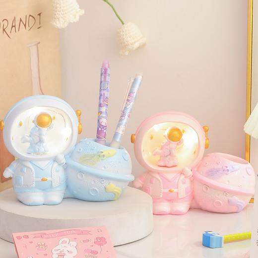 【童趣可爱，创意礼品~】儿童实用笔筒小夜灯 家居卧室卡通太空人树脂摆件 送礼学生生日礼物-QA 商品图2
