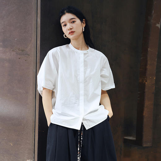 绽放旅行女装436朵/【黑白灰系列·帅女孩】汉麻棉廓形中袖衬衫女 商品图0