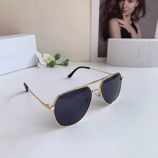 夏季特惠💰220 普拉达 时尚欧美双梁金属太阳镜 防晒防紫外线商务蛤蟆框墨镜 男女户外遮阳眼镜 商品图0