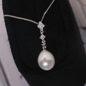 澳白水滴吊坠 10-11mm 丝绒光 底部微生长痕迹