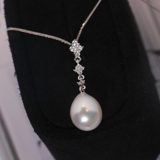 澳白水滴吊坠 10-11mm 丝绒光 底部微生长痕迹 商品图0