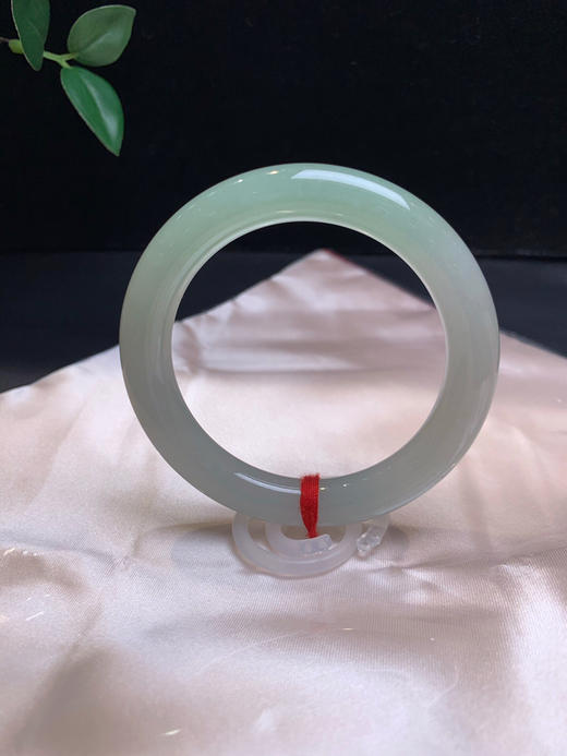 620537，54冰晴底圆条，冰晴底色，一截颜更深些 干净冰润， 很秀气 商品图1