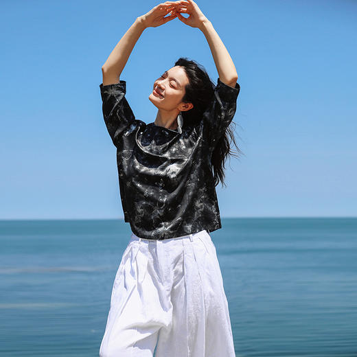 绽放435朵/【黑白灰系列·璀璨小蝶】桑蚕丝新中式香云纱中袖小衫 商品图3