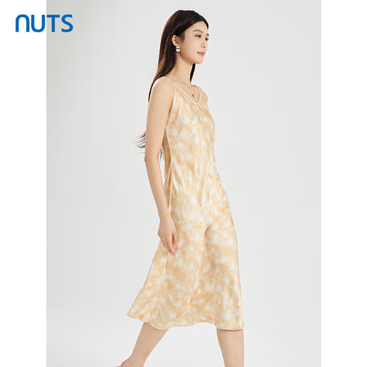 NUTS商场同款夏季设计感气质时尚黄色碎花吊带连衣裙421101017 商品图2