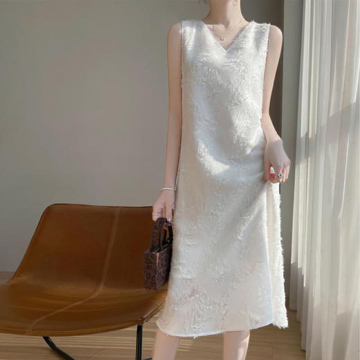 奥伊米夏季新款女约会穿搭气质柔美V领流苏剪花连衣裙长裙YTMA73 商品图4