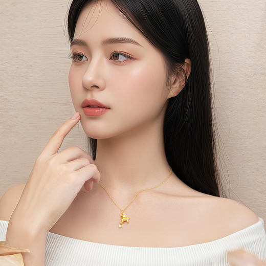 【新品首发】马上有钱足金吊坠 生肖马黄金挂坠MEMORA诗普琳HP872901 商品图1