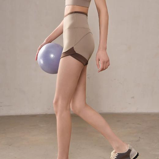 【限时秒】YOGACODE【火树银花系列】裸感瑜伽短裤三分裤无尴尬线高腰收腹提臀户外跑步健身运动短裤DSS556-1 商品图3