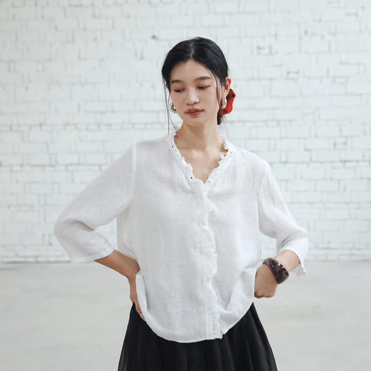 绽放437朵/【黑白灰系列·浪花衬衣】新款亚麻九分袖女荷叶边衬衫 商品图0