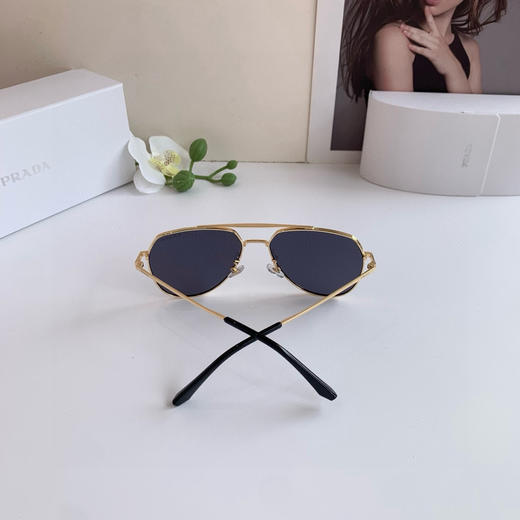夏季特惠💰220 普拉达 时尚欧美双梁金属太阳镜 防晒防紫外线商务蛤蟆框墨镜 男女户外遮阳眼镜 商品图6