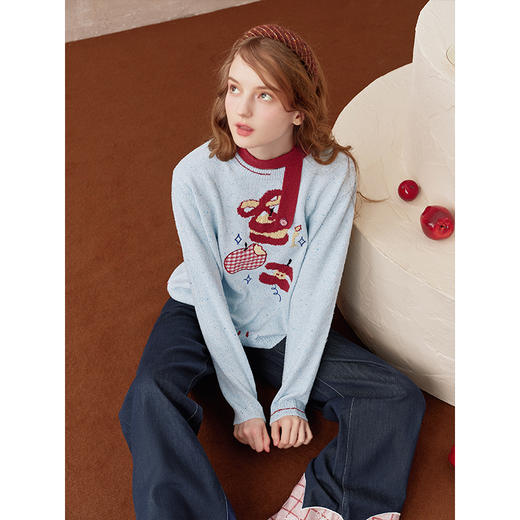 两三事 云绒苹谣 2025秋季新款趣味苹果贴布绣图案针织衫女配围巾 商品图3