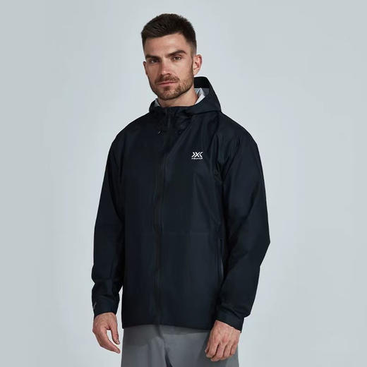 原单正品XB风语者轻量全压胶冲锋衣

黑色/蓝色 S-XL 绿色M-XXL

男女同款，轻量化全压胶，防晒衣舒适感，上身非常舒服，Pertex Shield面料防风防水 商品图4