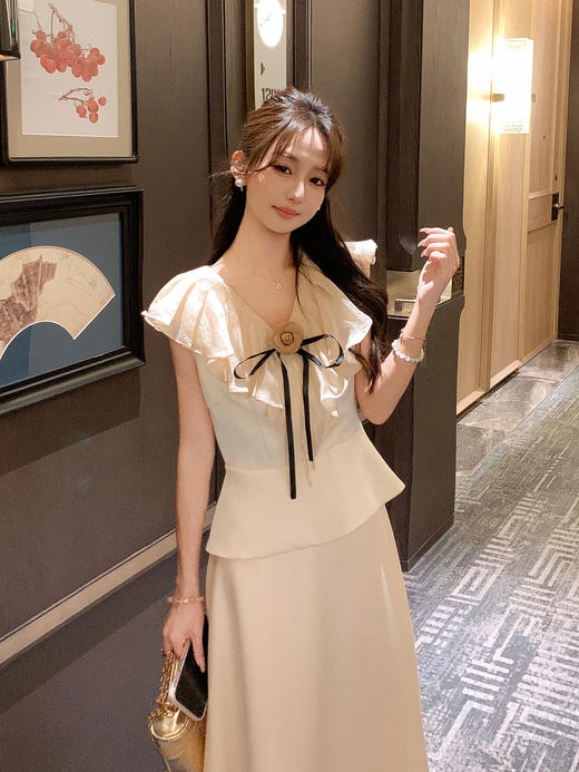 张心子【回忆西海岸】V领荷叶边娃娃衫上衣 U2507027 商品图4