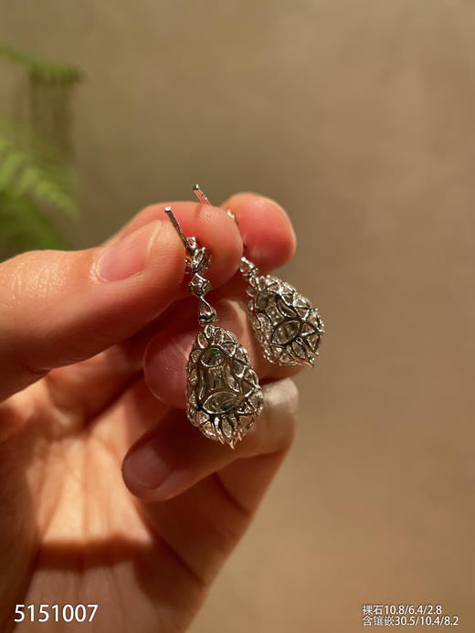 5151007，玻璃艳绿葫芦耳坠。具体价格微信咨询 商品图7