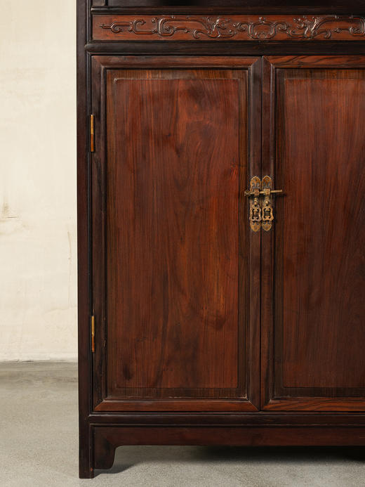 二十世纪	红木螭龙纹圈口万历柜（一对） 商品图4