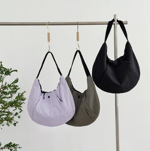 lu家Pleated系列10L单肩牛角包 商品图1