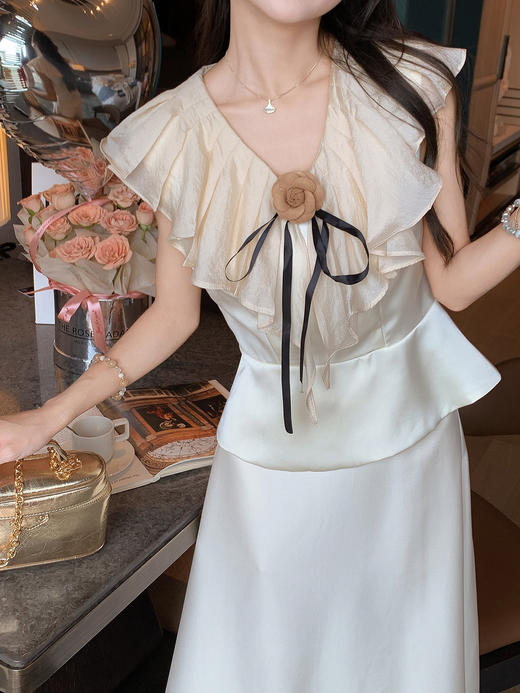 张心子【回忆西海岸】V领荷叶边娃娃衫上衣 U2507027 商品图1