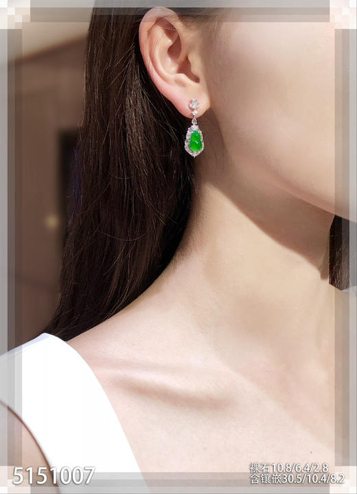 5151007，玻璃艳绿葫芦耳坠。具体价格微信咨询 商品图4